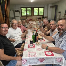 Peinture passerelle, montage cage de but et anniversaire Guy