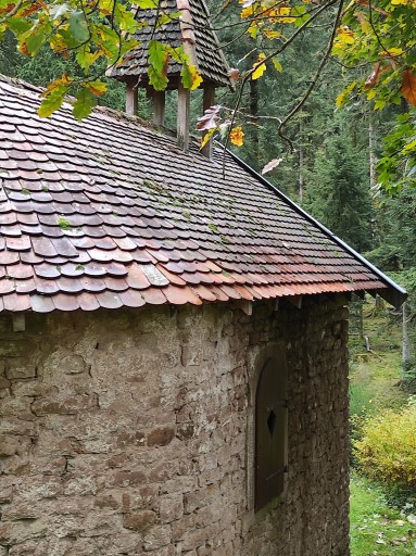 Réfection toiture chapelle de Ton et pose d'une nouvelle cloche