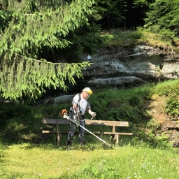 Construction  de la passerelle de la Fourchue-Eau
